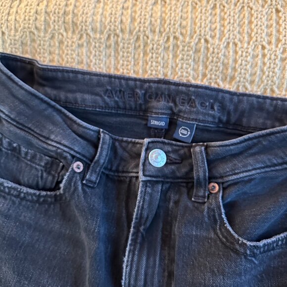 American Eagle Black Distressed Strigid Mom Jeans - Size 6S Short - Picture 4 of 7